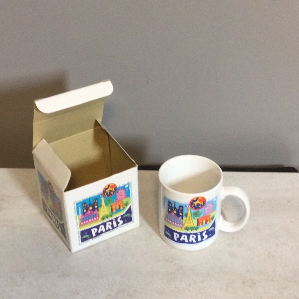 NWOT Paris colorful coffee mug with souvenir box